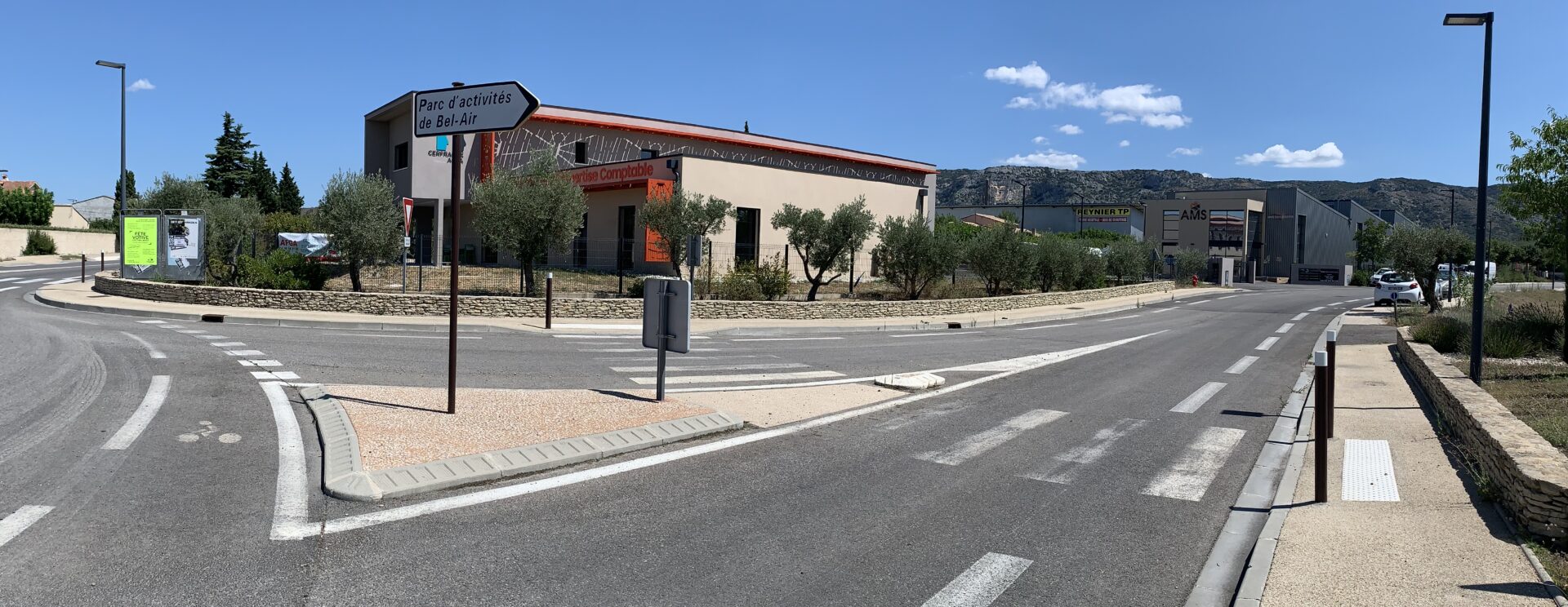 Entrée de la zone d'activité de Bel Air aux Taillades